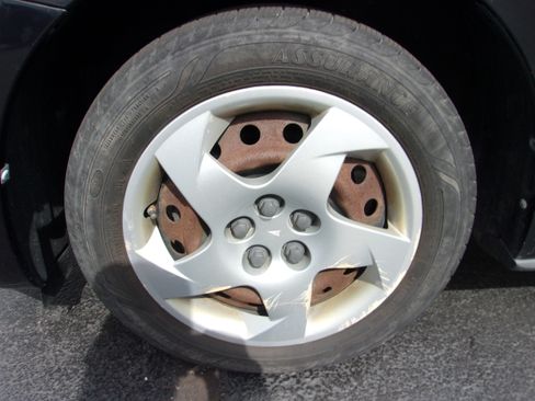 Used 2010 Pontiac Vibe image 9