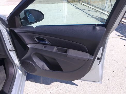 Used 2014 Chevrolet Cruze LT image 11