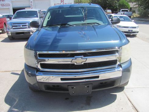 Used 2010 Chevrolet Silverado 1500 2WD Crew Cab LS image 3