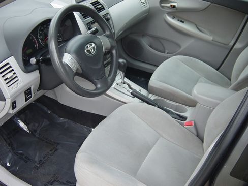 Used 2013 Toyota Corolla LE image 5