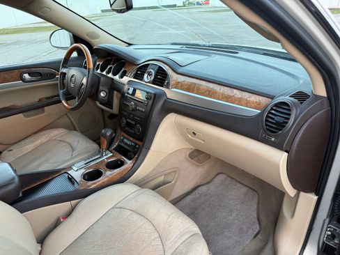 Used 2011 Buick Enclave CXL image 12