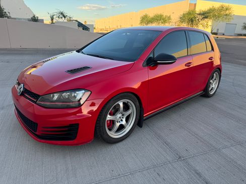 Used 2017 Volkswagen GTI image 1