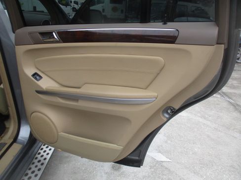 Used 2010 Mercedes-Benz GL 450 image 23