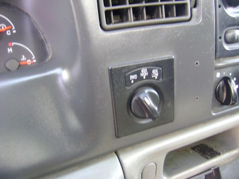 Used 2003 Ford F250 XL image 13