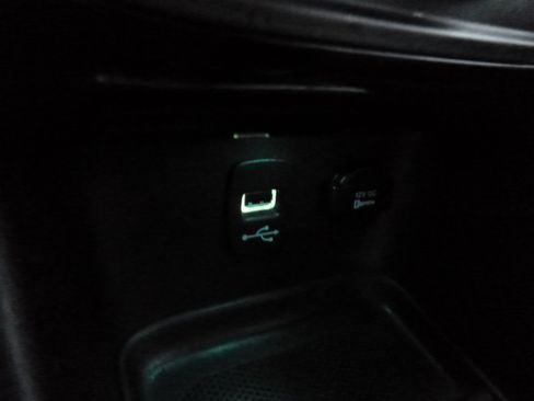 Used 2014 Chrysler 200 Limited image 23