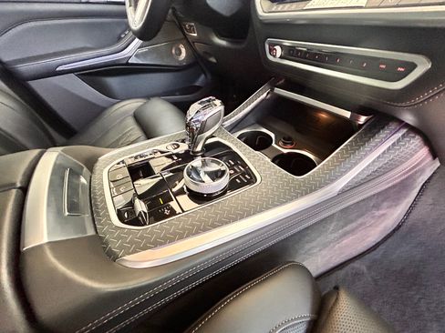 Used 2020 BMW X7 M50i image 13