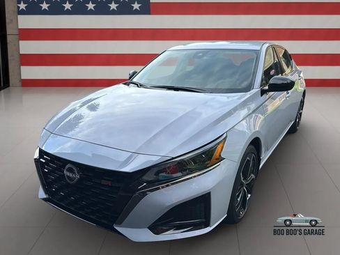 Used 2025 Nissan Altima 2.5 SR FWD image 3