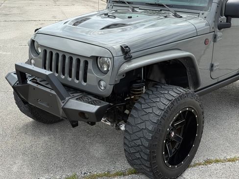 Used 2016 Jeep Wrangler 75th Anniversary AWD/4WD image 23