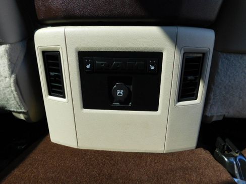 Used 2018 RAM 1500 Laramie image 25