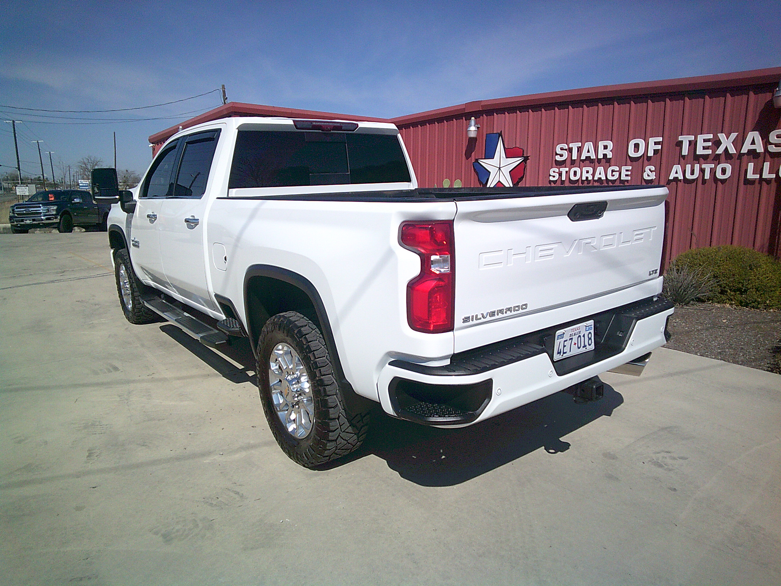 Used 2024 Chevrolet Silverado 2500 LTZ AWD/4WD image 3