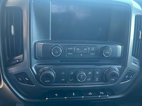 Used 2018 Chevrolet Silverado 1500 LT image 32