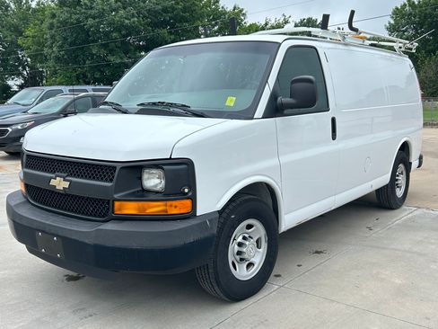 Used 2014 Chevrolet Express 2500 image 1
