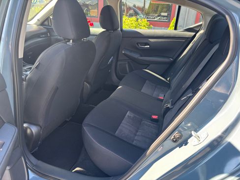 Used 2025 Nissan Sentra SR FWD image 3