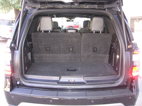 Used 2021 Ford Expedition Limited image 5