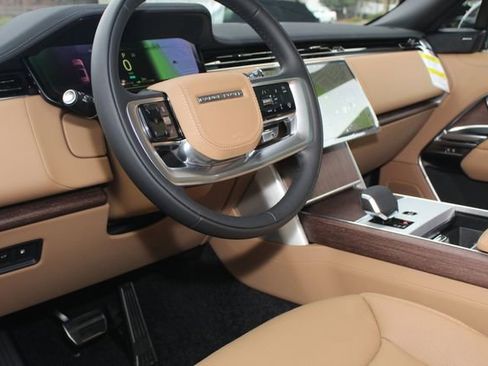 New 2025 Land Rover Range Rover SE image 14