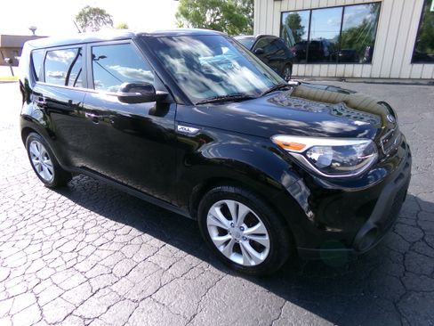 Used 2014 Kia Soul + FWD image 7