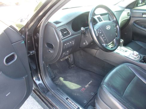 Used 2012 Hyundai Genesis 5.0 RWD image 6