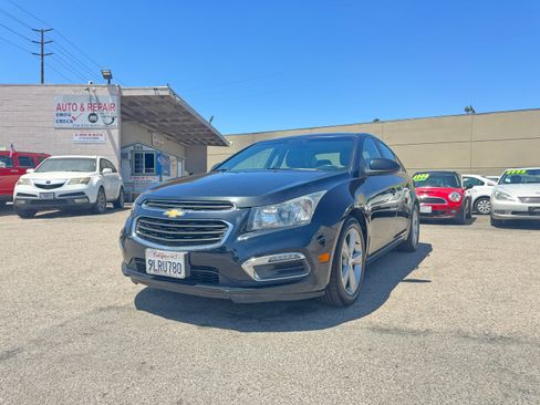 Used 2015 Chevrolet Cruze LT FWD image 3