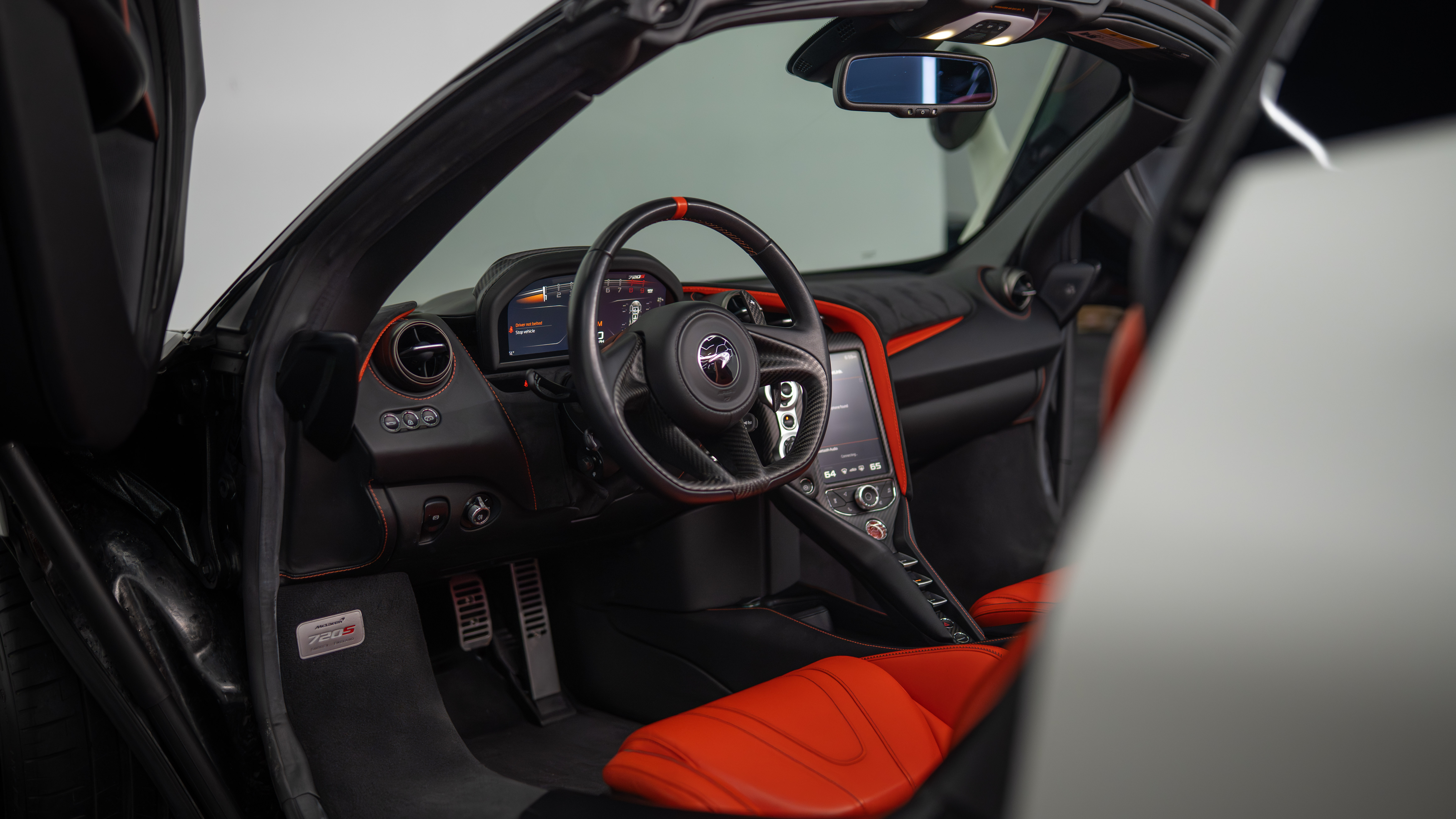 Used 2020 McLaren 720S Spider RWD image 18