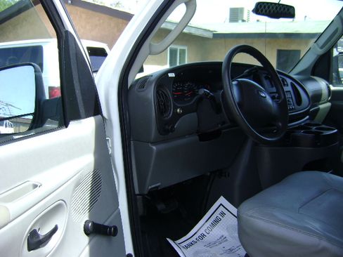 Used 2006 Ford E-350 and Econoline 350 image 12