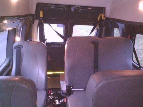 Used 2009 Ford E-250 and Econoline 250 Club Wagon image 13