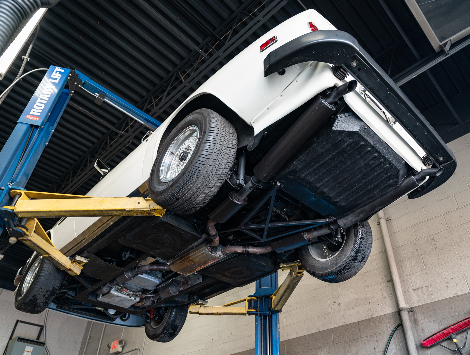 Used 1988 Aston Martin V8 Vantage RWD image 31