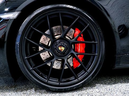 Used 2018 Porsche 911 Carrera 4 GTS image 36