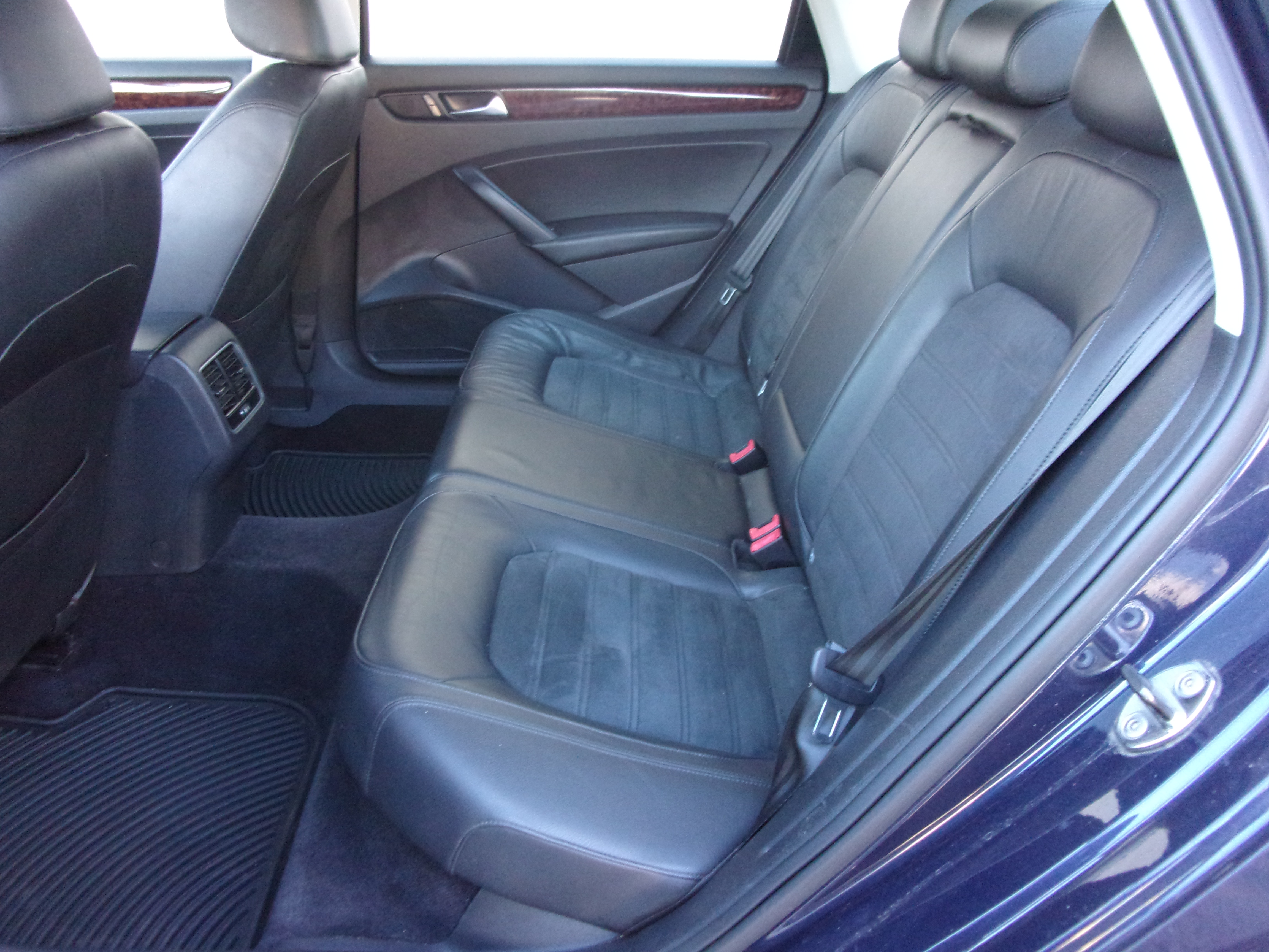 Used 2013 Volkswagen Passat TDI SEL Premium FWD image 9