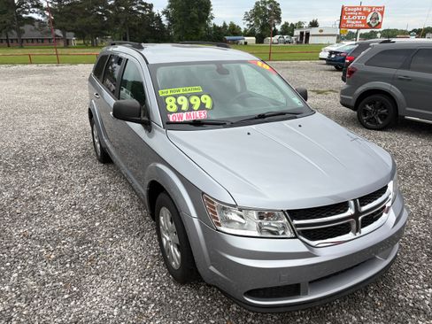 Used 2018 Dodge Journey SE FWD image 1