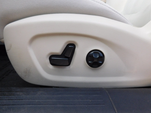 Used 2016 Chrysler 200 Limited FWD image 9