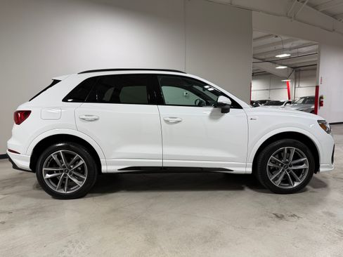 Used 2024 Audi Q3 2.0T Premium AWD/4WD image 3