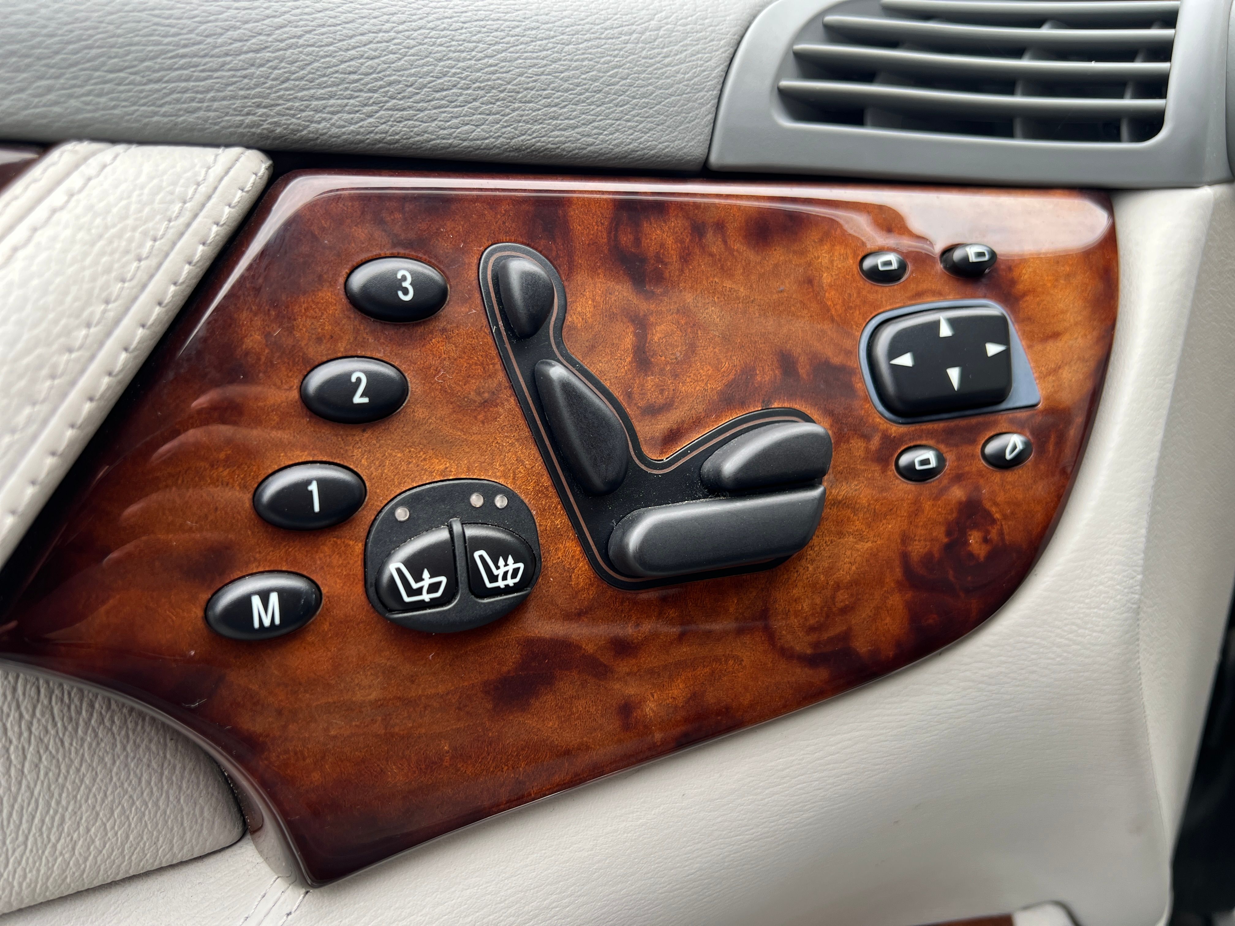 Used 2003 Mercedes-Benz CL 55 AMG image 23