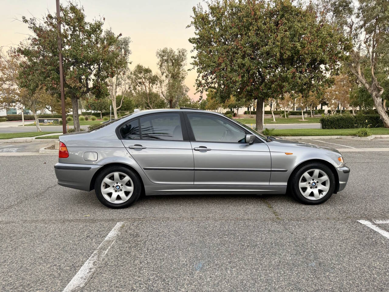 Used 2004 BMW 325i Sedan RWD image 8
