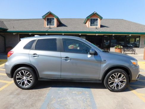Used 2018 Mitsubishi Outlander Sport ES image 8
