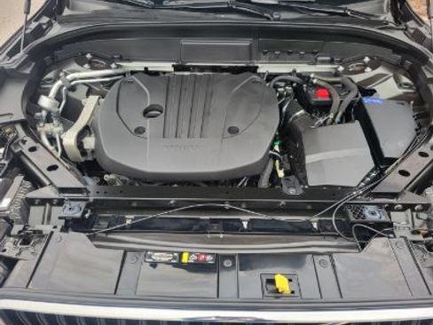 Used 2022 Volvo XC60 B5 Momentum image 9