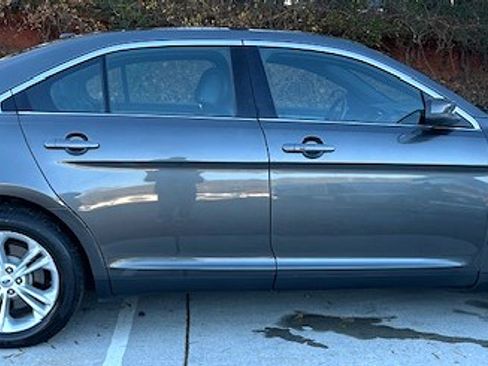 Used 2017 Ford Taurus SEL image 7