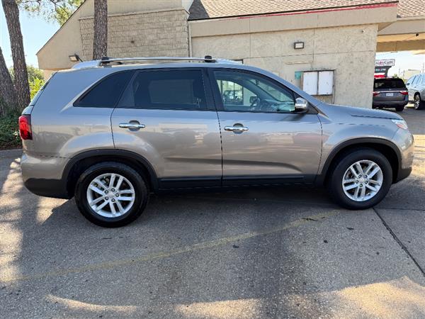Used 2014 Kia Sorento FWD LX V6 image 5