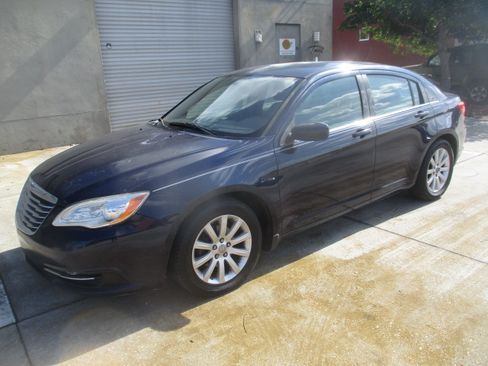 Used 2014 Chrysler 200 Touring Sedan FWD image 23