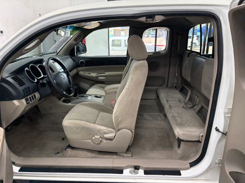 Used 2005 Toyota Tacoma 2WD Access Cab image 12