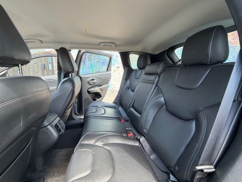 Used 2019 Jeep Cherokee Latitude image 23