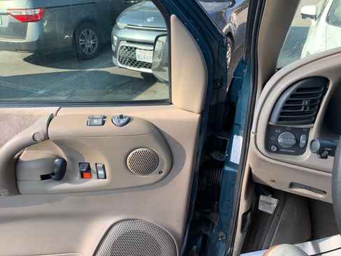 Used 2000 Chevrolet Astro image 7