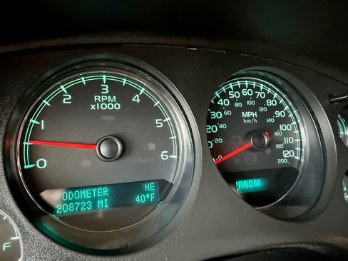 Used 2014 Chevrolet Suburban LT image 10