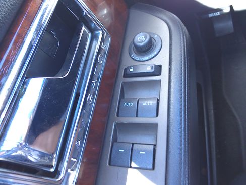 Used 2012 Lincoln Navigator 4WD image 23