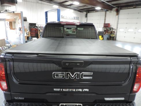 Used 2023 GMC Sierra 1500 4WD Crew Cab Elevation image 25