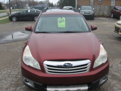 Used 2011 Subaru Outback 2.5i Limited image 2