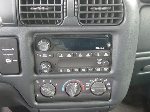 Used 2003 Chevrolet S10 Pickup image 9