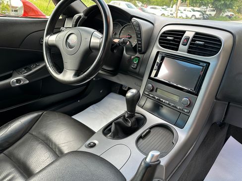 Used 2006 Chevrolet Corvette Coupe RWD image 13