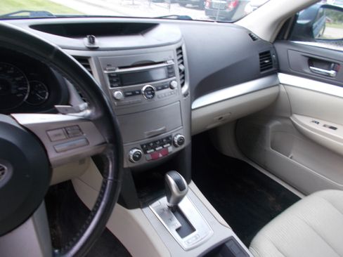 Used 2010 Subaru Outback 2.5i Premium AWD/4WD image 8