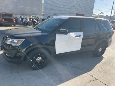 Used 2017 Ford Explorer image 1