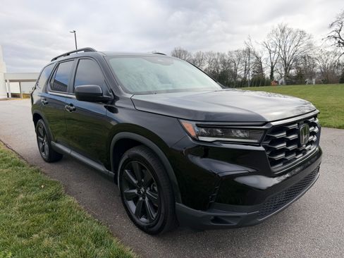 Used 2023 Honda Pilot Sport image 3